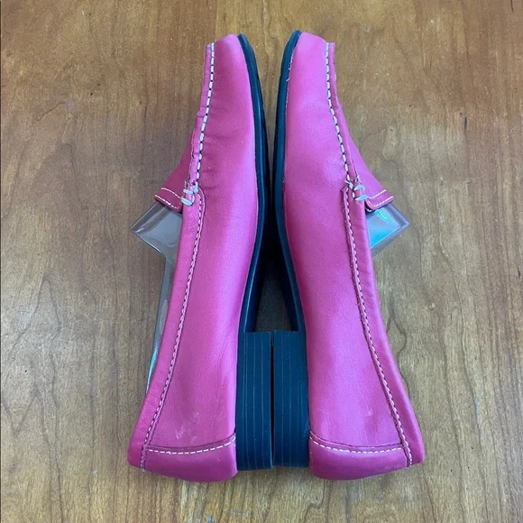 Naturalizer Simmons Coral Pink Leather Loafers w/Cushioned Suede Insoles. 7.5W - Picture 6 of 10